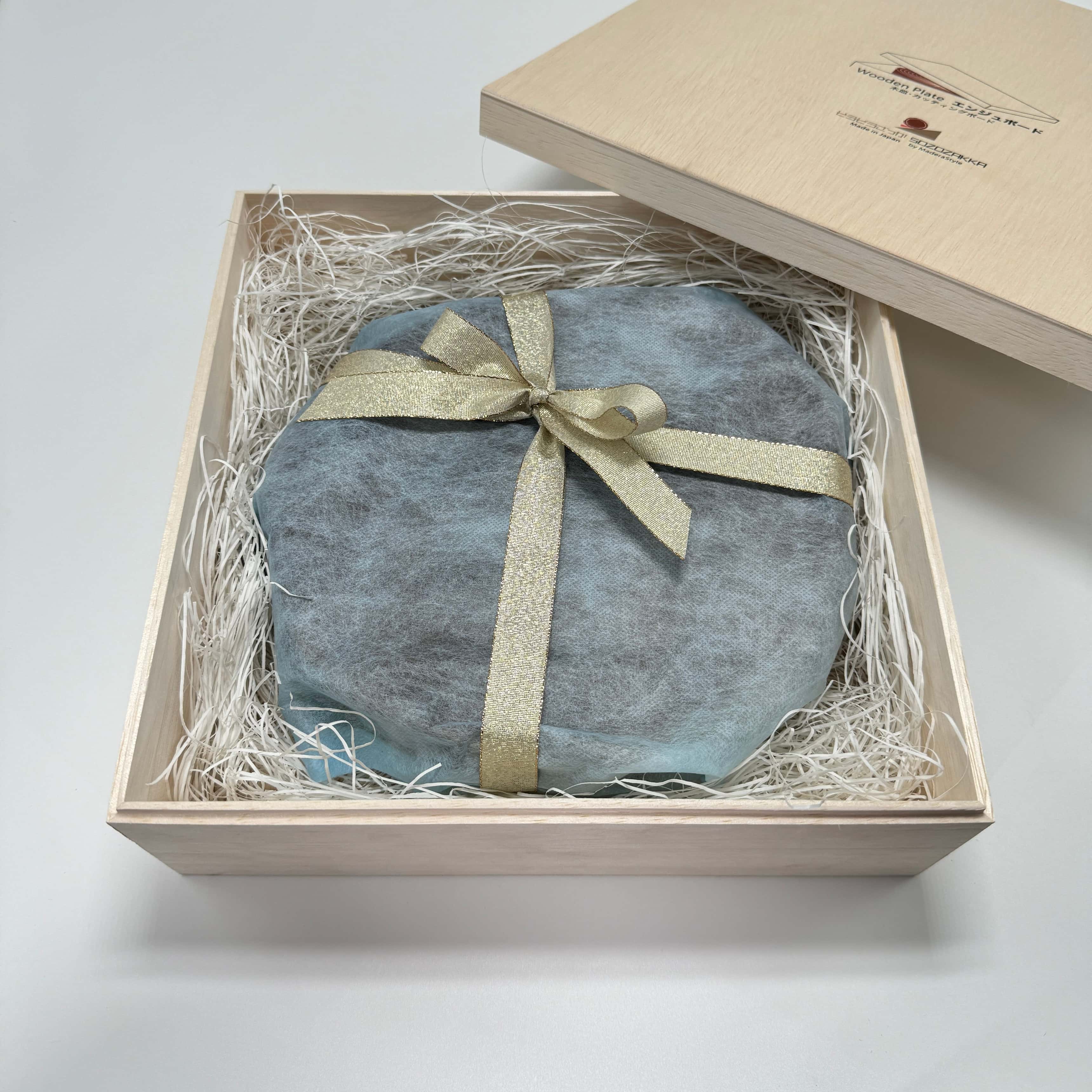 As an auspicious item for gifts, as well as for wedding and housewarming celebrations